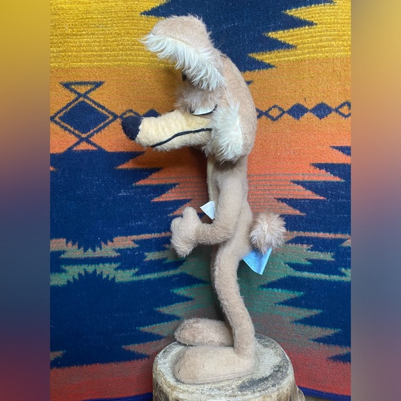 Vintage 1971 Wile E. Coyote by Mighty star ltd. Warner bros. Movable. 26” x 11” - Picture 3 of 11